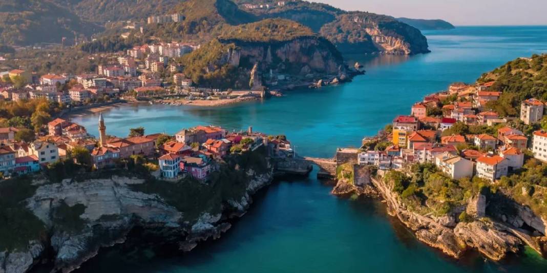 Dar sokakları, pastel renkli evleri, tazecik balıkları… Dünyanın akın ettiği bölge: Türkiye’nin yeni cenneti… 6